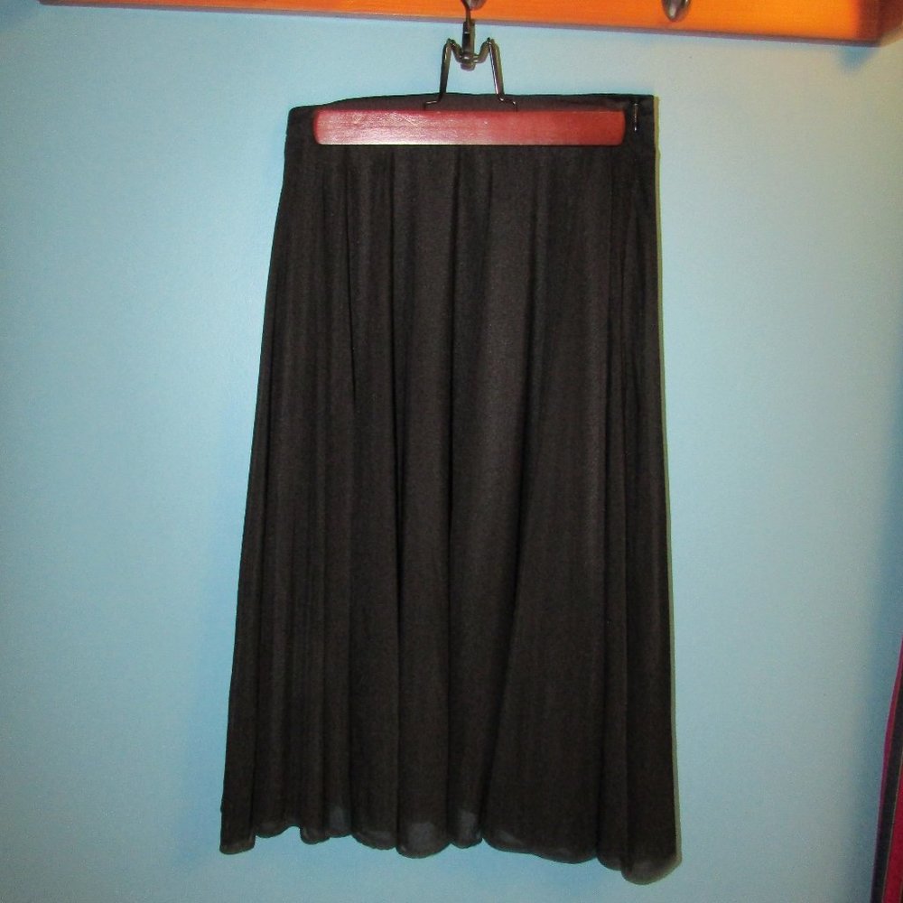 *5 for $25 bundle Item* Eva Mendes Full skirt